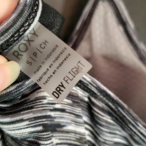 Roxy Dry-Flight Strappy Tank with Built In Bra & Removable Cup Pads - Size Small - Picture 8 of 15